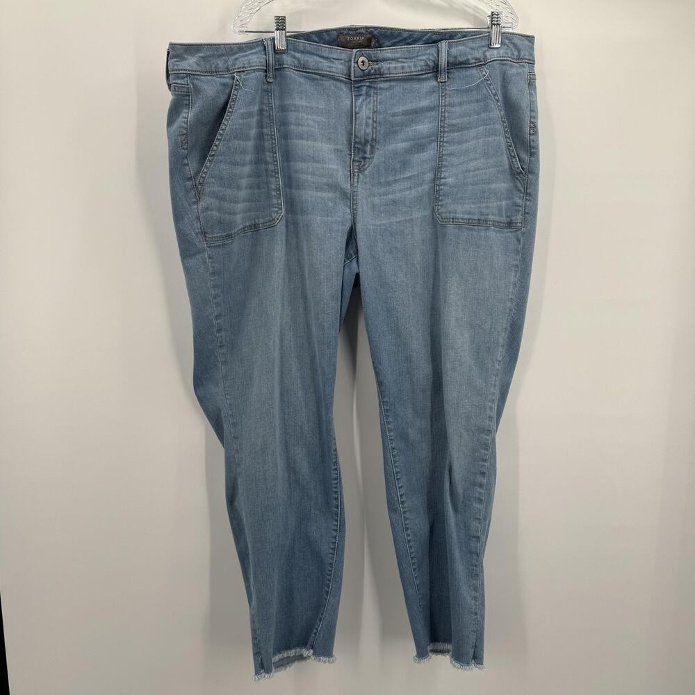 Torrid Jeans Womens 24 Light Wash Crop Boyfriend Vintage Stretch‎ Raw Hem Plus